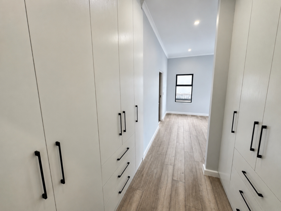 5 Bedroom Property for Sale in Sandown Western Cape